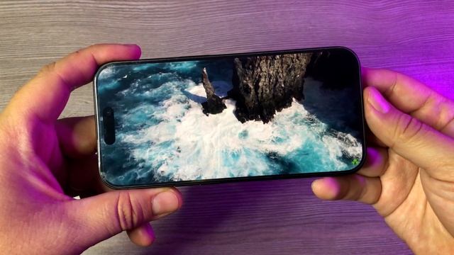 Apple soluciona el problema de calentamiento en el iPhone 15 iOS 17.0.3 смотреть онлайн