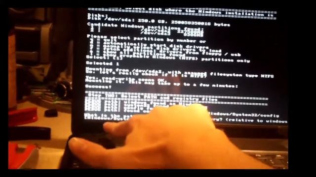 Using Hiren's Boot CD to clear a Windows password смотреть онлайн