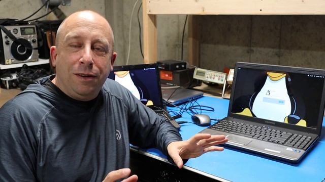 Revive Old Laptops with Andy's Ham Radio Linux смотреть онлайн
