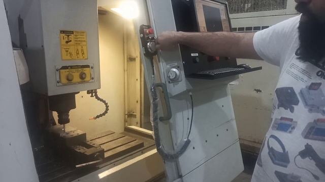 Teste de G-Code no Linux cnc com a manivela Eletrônica смотреть онлайн
