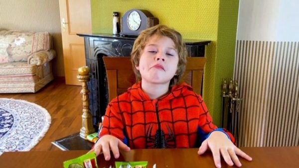 Ричик обжора съел всю еду дома и сильно растолстел pretend play