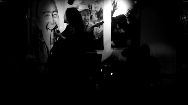 Valeria Mariano-Desafinado (Tom Jobim)