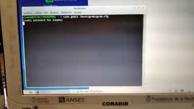 Cambiar orden de inicio en GRUB смотреть онлайн