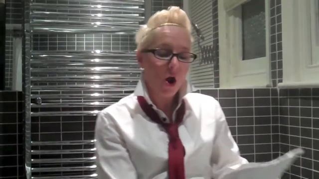 Hot Tranny News - Kate Bassett Bitten!!! смотреть онлайн