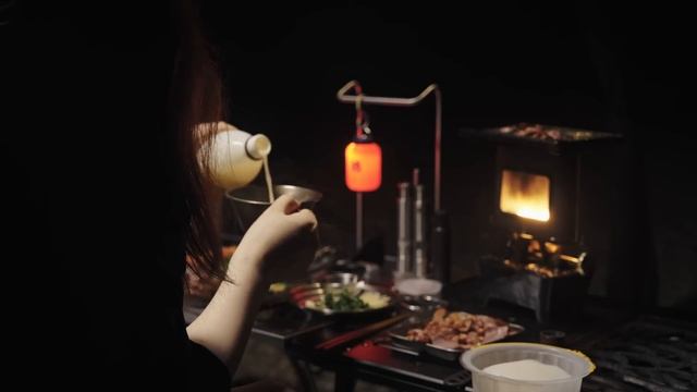 СОЛО Кемпинг под ДОЖДЕМ Я ОТДЫХАЮ, СПЛЮ в лесу Дождь ASMR смотреть онлайн