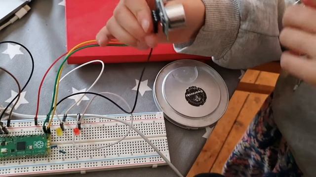 Raspberry Pi Pico - uds parking sensor example смотреть онлайн