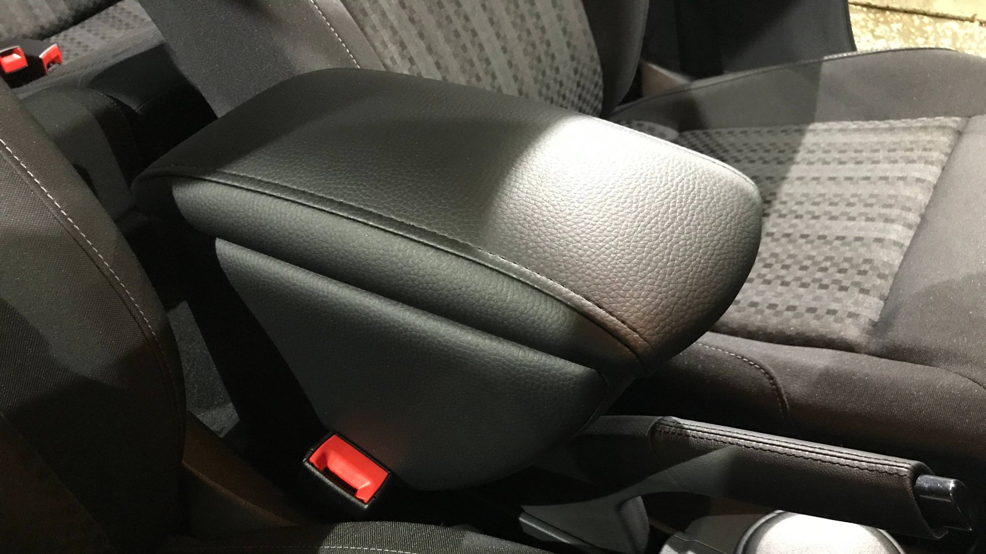 ПОДЛОКОТНИК Фольксваген Поло 5 СЕДАН Volkswagen Polo 5