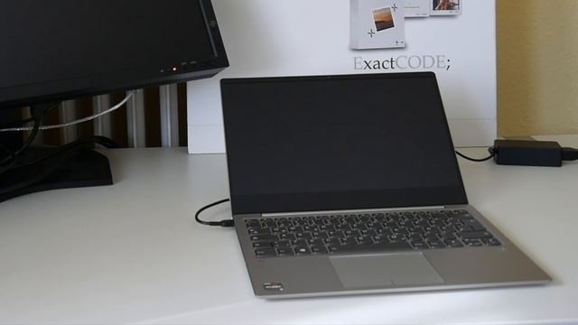 Unboxing Lenovo IdeaPad 720s w/ AMD Ryzen! смотреть онлайн
