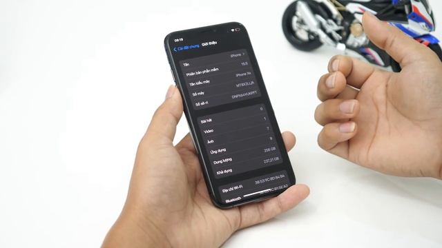 iOS 15.5 trên iPhone xs - Có thực sự pin trâu, mát như lời đồn? смотреть онлайн
