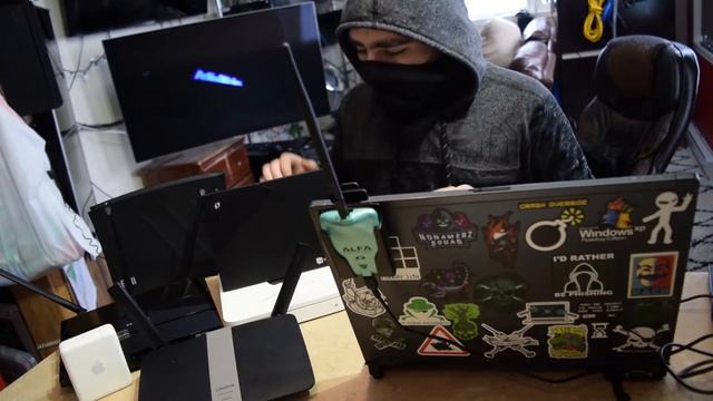 Démonstration d'un piratage WIFI en utilisant Pixie-Dust смотреть онлайн