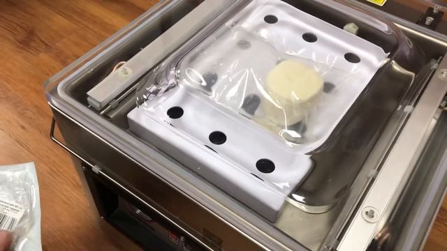 Упаковка мягкого сыра на вакуумном упаковщике DZ-PREMIUM 400T смотреть онлайн