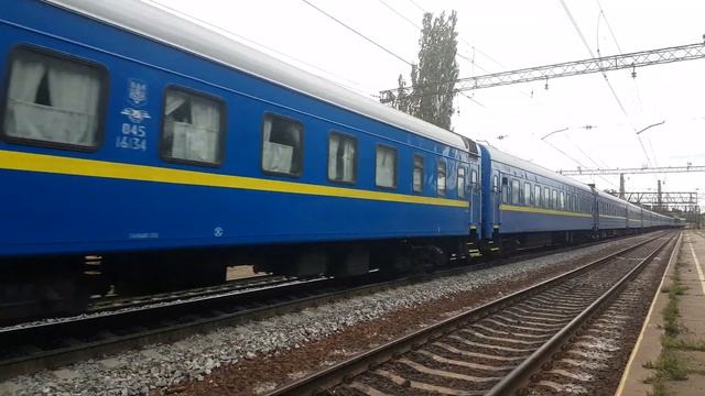 Электровоз ЧС7-308 с пассажирским поездом. смотреть онлайн