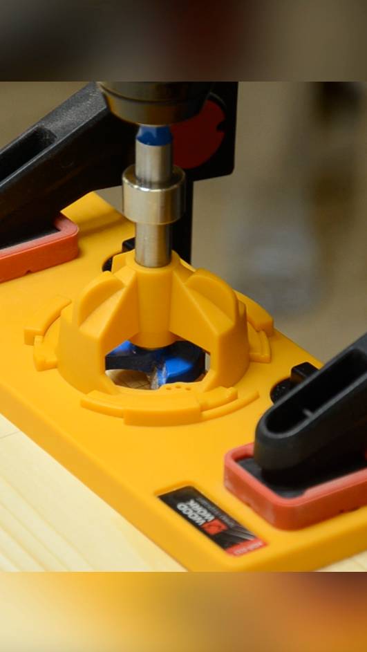 Как легко установить мебельную петлю Ø35 мм | Сверлильный присадочный кондуктор HDR-035 WOODWORK смотреть онлайн