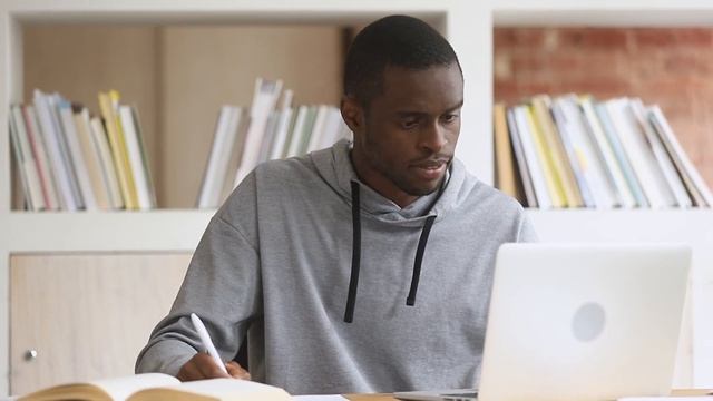 About Linux Foundation Training & Certification смотреть онлайн