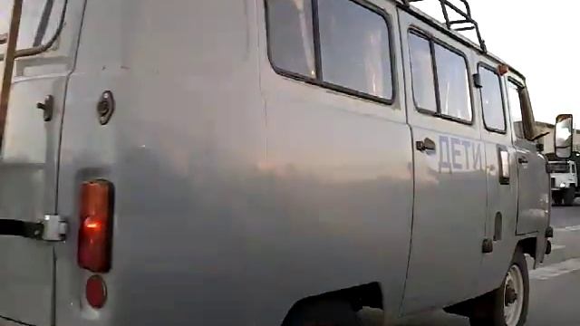 Уазик поехал дети