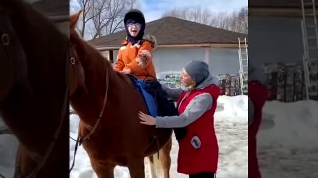 Зачем вы проводите благотворительные четверги? смотреть онлайн