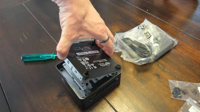 Building a 7th generation Intel NUC (nuc7i5bnh) смотреть онлайн