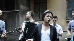 Феликс Шиндер в одесском дворике "Зухтер"