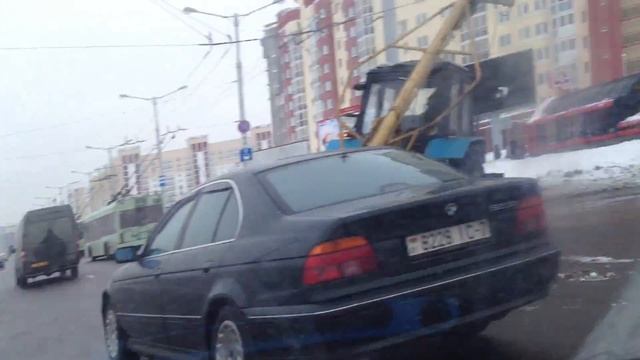 Тракторист запутался в проводах смотреть онлайн