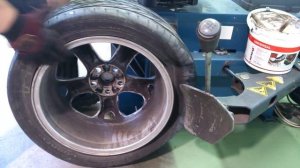 Как выполняется шиномонтаж.How to disassemble the car wheel