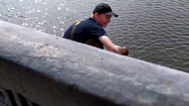 ДУМАЛИ РВАНЕТ!!! ВЫЛОВИЛИ БОМБУ!!! БЫЛИ В ШОКЕ!!! смотреть онлайн