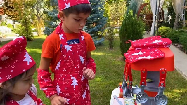 Miroslava and Timur cook with Smoby Tefal Kitchen XXL Bubble смотреть онлайн
