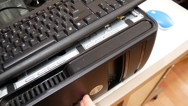 Try Linux without installing it - Gary Explains смотреть онлайн