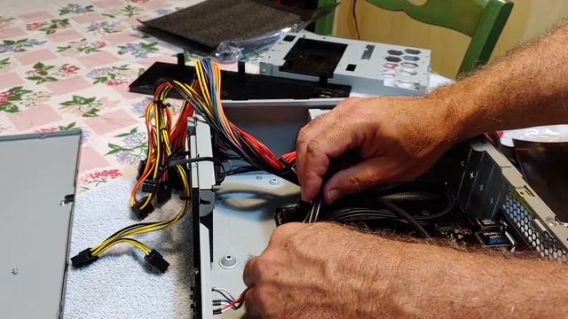 Budget build stuffed into an Inwin Development CJ712.AU265TB3 8L Small Form Factor PC Case смотреть онлайн