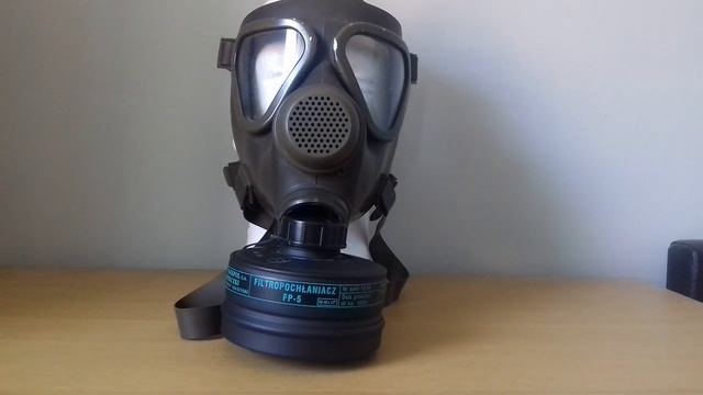 Review Of The West German M65 Gas Mask смотреть онлайн