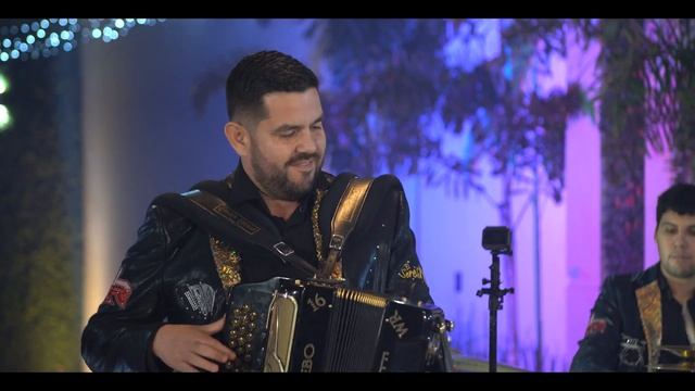 Un Cachito de Tú Corazón / Los WR смотреть онлайн