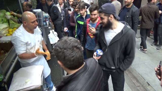 Уличная еда Стамбула. Котлетки из булгура. смотреть онлайн