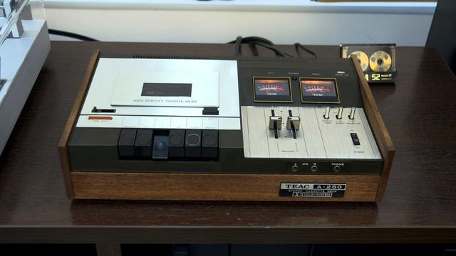 TEAC A-250 ￥43,800 (1972年頃) кассетная дека, 1972 год. Япония. смотреть онлайн