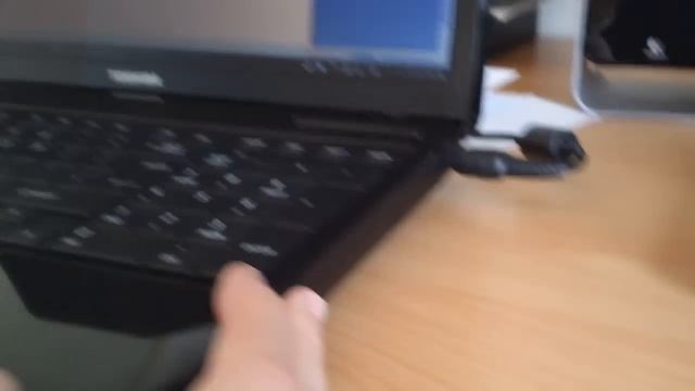 2012 Toshiba Satellite L750D running OpenSUSE 12.3 смотреть онлайн