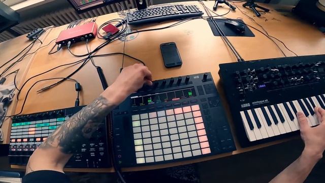 Befriend, Not Fight // Ableton Live Session // Akai APC40, Ableton Push 2 // Minimal Techno смотреть онлайн