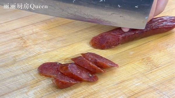 臘腸和土豆是絕配，教你神仙吃法，我家孩子三天兩頭點名吃，真香，【麗麗廚房】，#臘腸炒土豆的做法，#土豆料理，#土豆食譜，#家常菜，#美食，#cooking，#food，#Recipe，#臘腸炒土豆