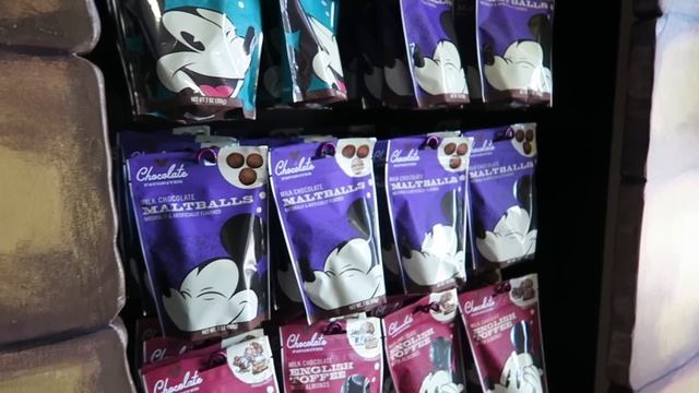 SHOPPING AT - CANDY CAULDRON - DISNEY SPRINGS смотреть онлайн