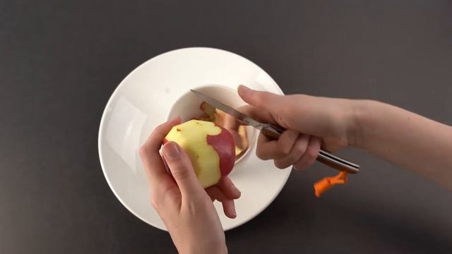 100 ways to use a Homey's pocket knife | Cut an apple смотреть онлайн