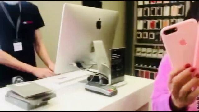 iPhone 12 Pro Max | Salesman ignore us @Re Store Moscow | Unboxing | Gerribou travel Vlog смотреть онлайн
