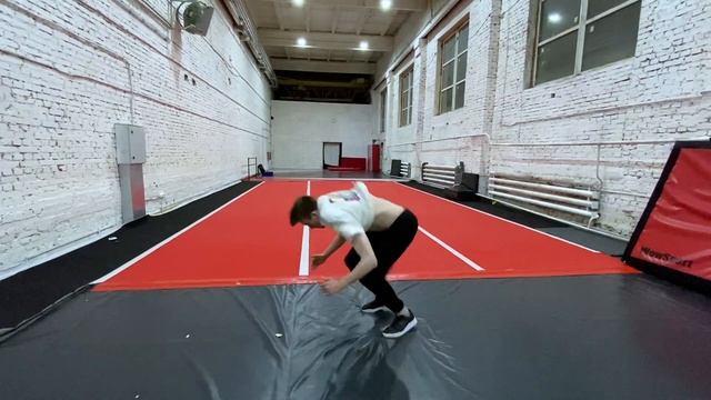 Новые кеды / ПАРКУР и ФРИРАН в зале [паркур влог] смотреть онлайн