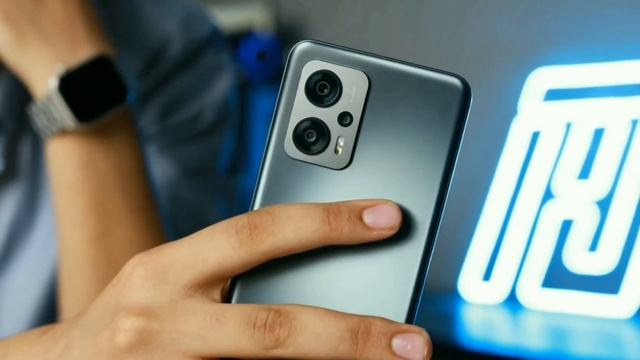 كبار الفئة المتوسطة poco x4 gt VS xiaomi 12 lite смотреть онлайн