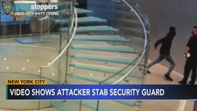 STABBING: New video shows Apple Store stabbing in NYC; suspect reportedly refused to wear mask смотреть онлайн