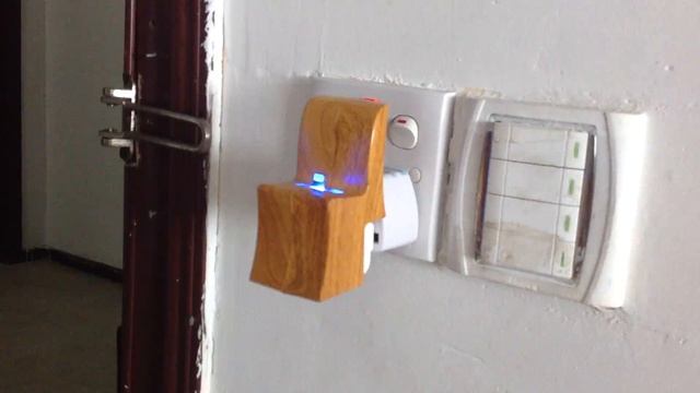 Unique iPhone 5S docking station with plug adapter for UK market manufacturer смотреть онлайн