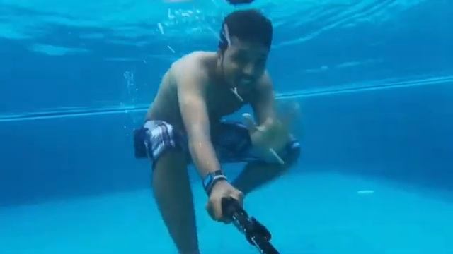 Iphone 7 Underwater Video with Selfie Stick смотреть онлайн