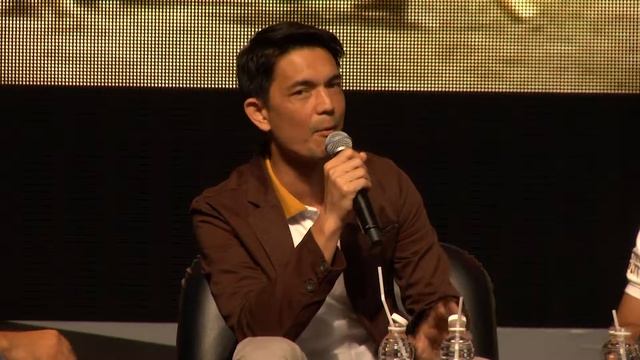 Panel Discussion บนเวที main stage เรื่อง Legend of King Naresuan part VI смотреть онлайн