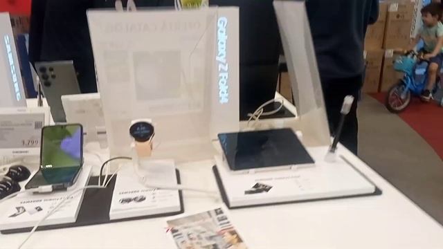 Romania 🇷🇴 ako 15 दिनको first salary ले iPhone 14 pro max 🤗😀 suprise 🤞, Crocodile 🐊 ko मासु खाइयो😅 смотреть онлайн