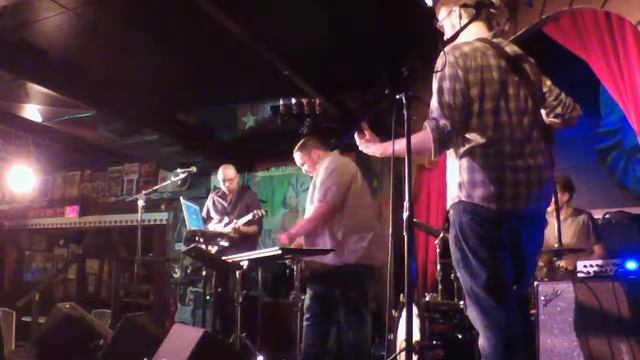 Elenor Rigby @ Roxy and Duke's смотреть онлайн