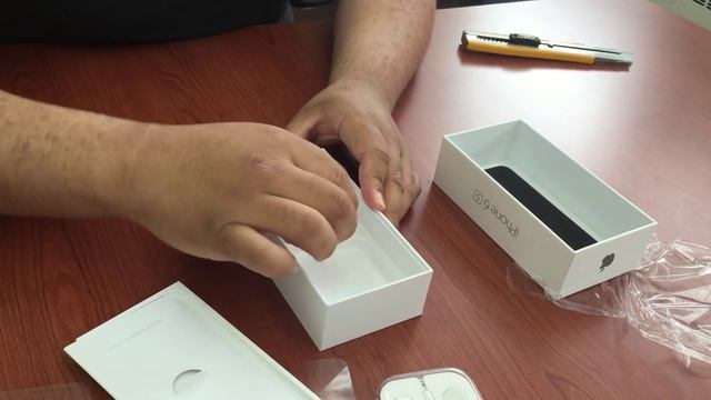 Black iPhone 6S Unboxing & First Look . Black iPhone 6 s Unboxing & review 9/25/2015 смотреть онлайн