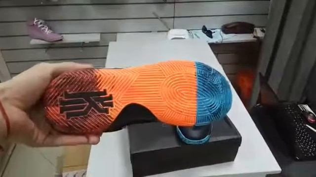 Баскетбольные кроссовки Nike Kyrie II (2) for Kyrie Irving BHM в магазине youmarket.kz смотреть онлайн