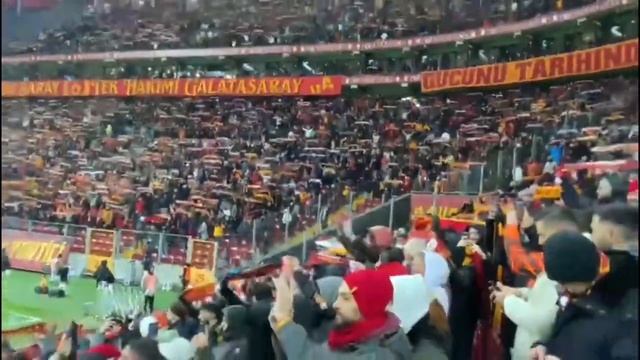 Galatasaray-Trabzonspor intikam marşı atkı şov (Maç başı tribün çekim) смотреть онлайн