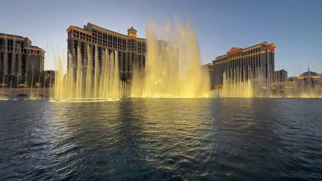 Las Vegas Strip Live on a Tuesday Night - VGK Pregame - Come walk the strip! смотреть онлайн